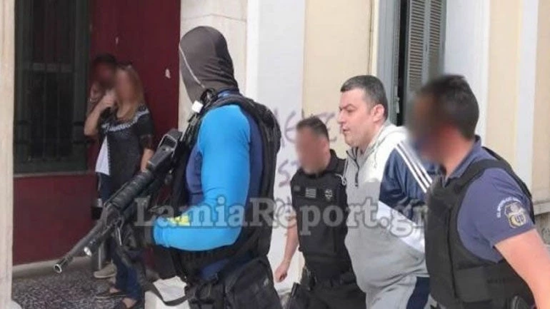 Στα δικαστήρια ο Αλκέτ Ριζάι – Έβρισε τον πρόεδρο της έδρας (εικόνες, βίντεο)